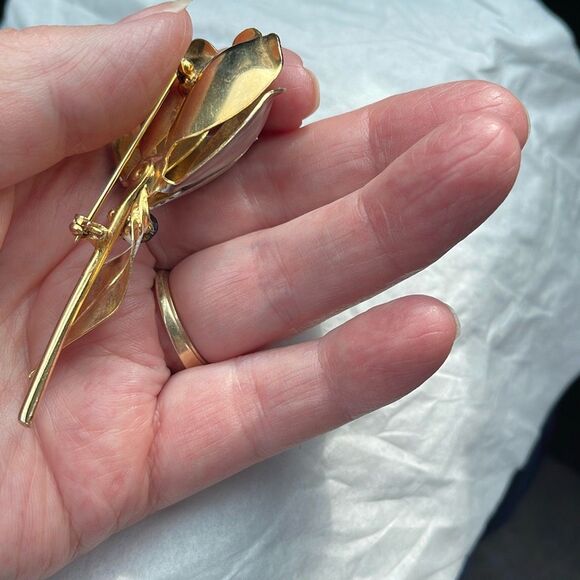 Vintage enamel metal puffed flower brooch. - Picture 8 of 9